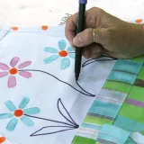 Jacquard Tee Juice Fine Point Fabric Art Marker to zielony pisak o wysokiej gęstości, idealny do tworzenia ręcznie rysowanych grafik, rysunków na tkaninach, odzieży.