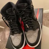Czarne skórzane sznurowadła ekskluzywne z metalowymi agletami Lace Lab. Sznurówki do customizacji sneakersów - nike, adidas.