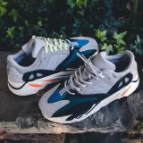 Jasno siwe cienkie okrągłe sznurowadła , idealne do butów na trening, do biegania