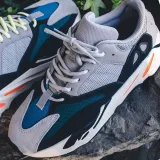 Cienkie okrągłe jasno siwe sznurowadła , idealne do sneakersów na trening, do biegania