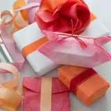 Barwnik do regeneracji i odnawiania wyblakłych ubrań, a także do całkowitej zmiany koloru odzieży, butów lub akcesoriów, czy elementów wystroju wnętrz