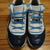 Okrągłe niebieskie sznurowadła, idealne do nike jordan 11