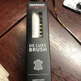 Specjalnie polecana do czyszczenia obuwia
z zamszu i nubuku. Nie powoduje przy tym jego uszkodzenia.
