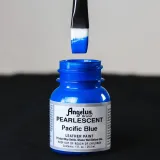 Niebieska farba perłowa opalizująca do customizacji kicksów, jeansu tkanin Angelus Pacific Blue Pearlscent. Do skór licowych.