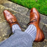 eleganckie siwe z wydzielaniami błękitnymi skarpety męskie viccel socks shadow stripe gray sky blue