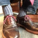 Eleganckie skarpety, garniturowe skarpety męskie Viccel Shadow siwo błękitne. Skarpetki z wydzieleniami idealne na prezent. Do garnituru, do jeansu, do chinosów.