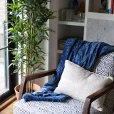 Granatowy pigment do personalizacji butów, jeansowych katan, plecaków, czapek, t-shirtów i innych akcesoriów. 