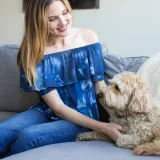 Granatowy barwnik w płynie do tkanin syntetycznych