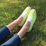 Barwnik do regeneracji i odnawiania wyblakłych ubrań, a także do całkowitej zmiany koloru odzieży, butów lub akcesoriów, czy elementów wystroju wnętrz