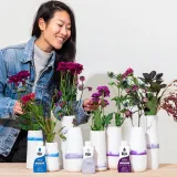 Barwnik do regeneracji i odnawiania wyblakłych ubrań, a także do całkowitej zmiany koloru odzieży, butów lub akcesoriów, czy elementów wystroju wnętrz