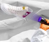 Farba fotochromowa, która zmienia kolor pod wpływem promieni UV. Do customizacji sneakersów, katan jeansowych, koszulek.