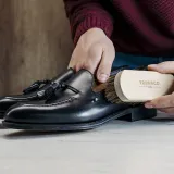 szczotka do butów wykonana z włosia końskiego i drewna bukowego 