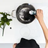 Uniwersalny grafitowy barwnik do tkanin syntetycznych.