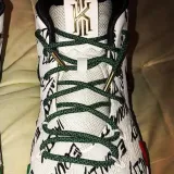 Okrągłe zielono czarne sznurowadła stworzone  do popularnych modeli Adidas Yeezy 350 Boost czy Adidas NMD