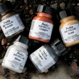 Akrylowe metaliczne farby do customizacji sneakersów i jeansowych katan, a także koszulek i akcesoriów.