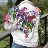 Farby do customizacji tkanin i jeansu. Farba na bazie wody do personalizacji tenisówek.