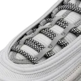 Okrągłe czarno białe sznurowadła stworzone do popularnych modeli Adidas Yeezy 350 Boost czy Adidas NMD