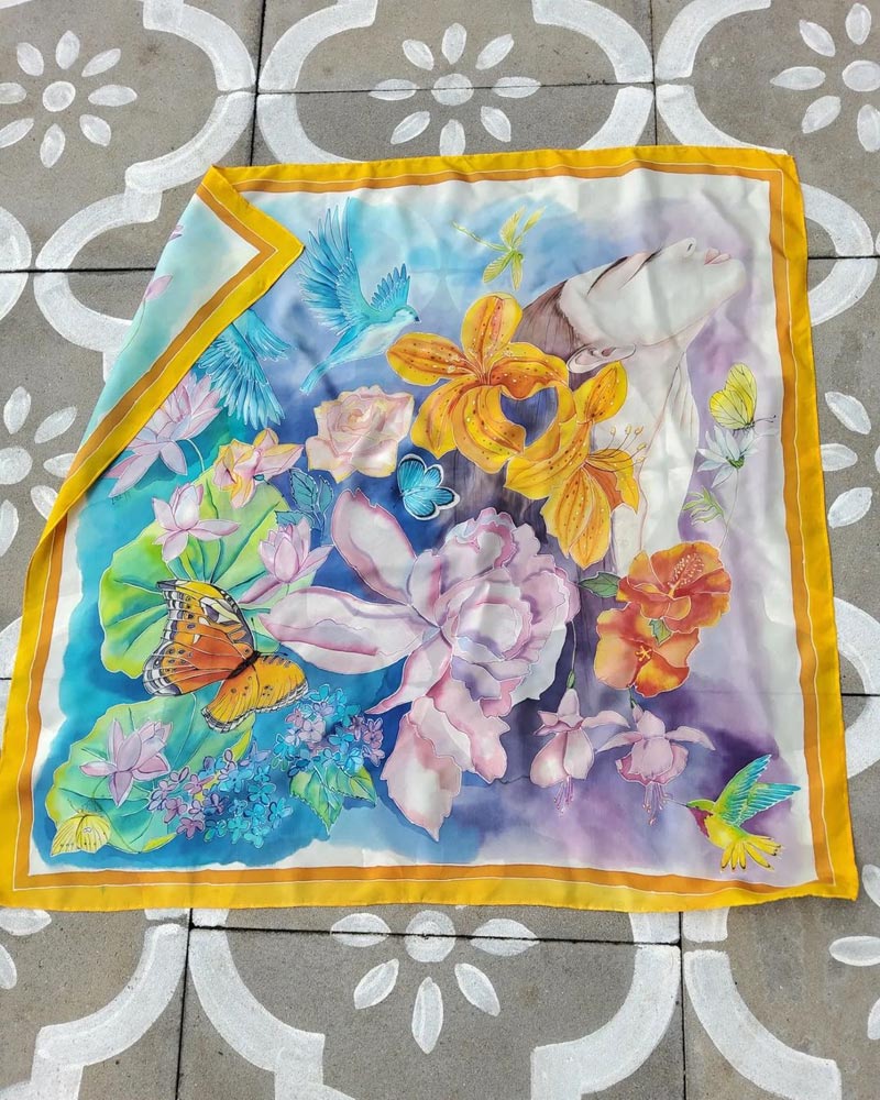 Ręcznie malowana jedwabna chusta. Barwniki do jedwabiu i tkanin.