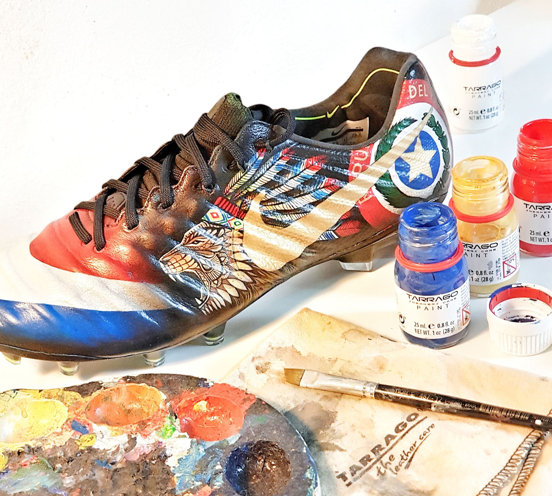 Cutom Nike Football Leon Guarani by @lilicanteroart