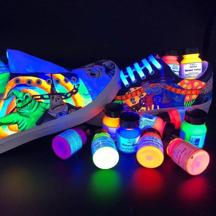 Żarówiaste farby neonowe do skór i tkanin Angelus Neon Acrylic Leather Paint.