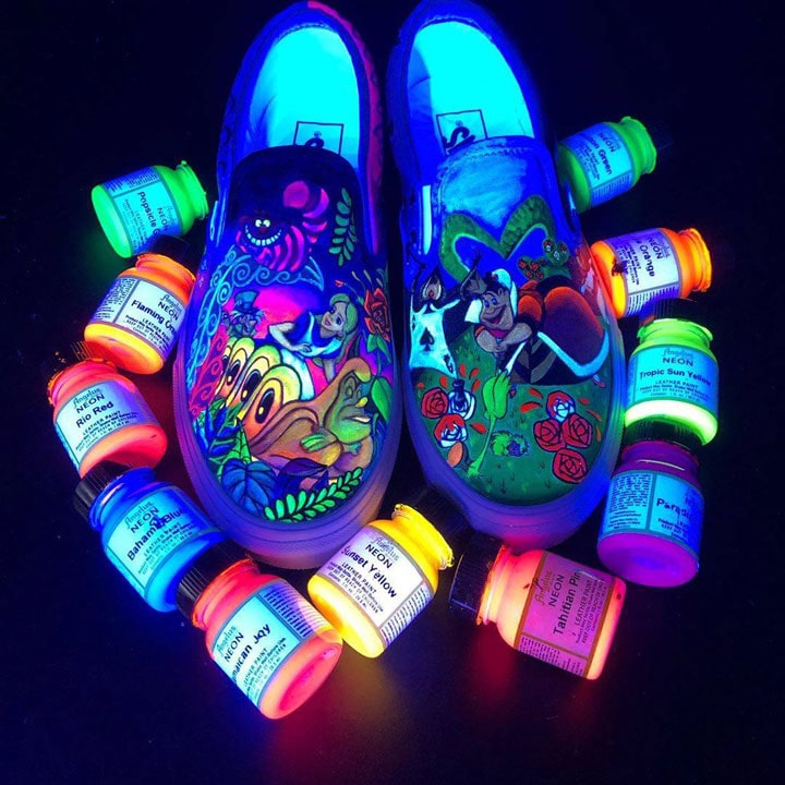 Świecące w ciemności farby do malowania tekstyliów, tkanin, butów, ubrań Angelus Neon.