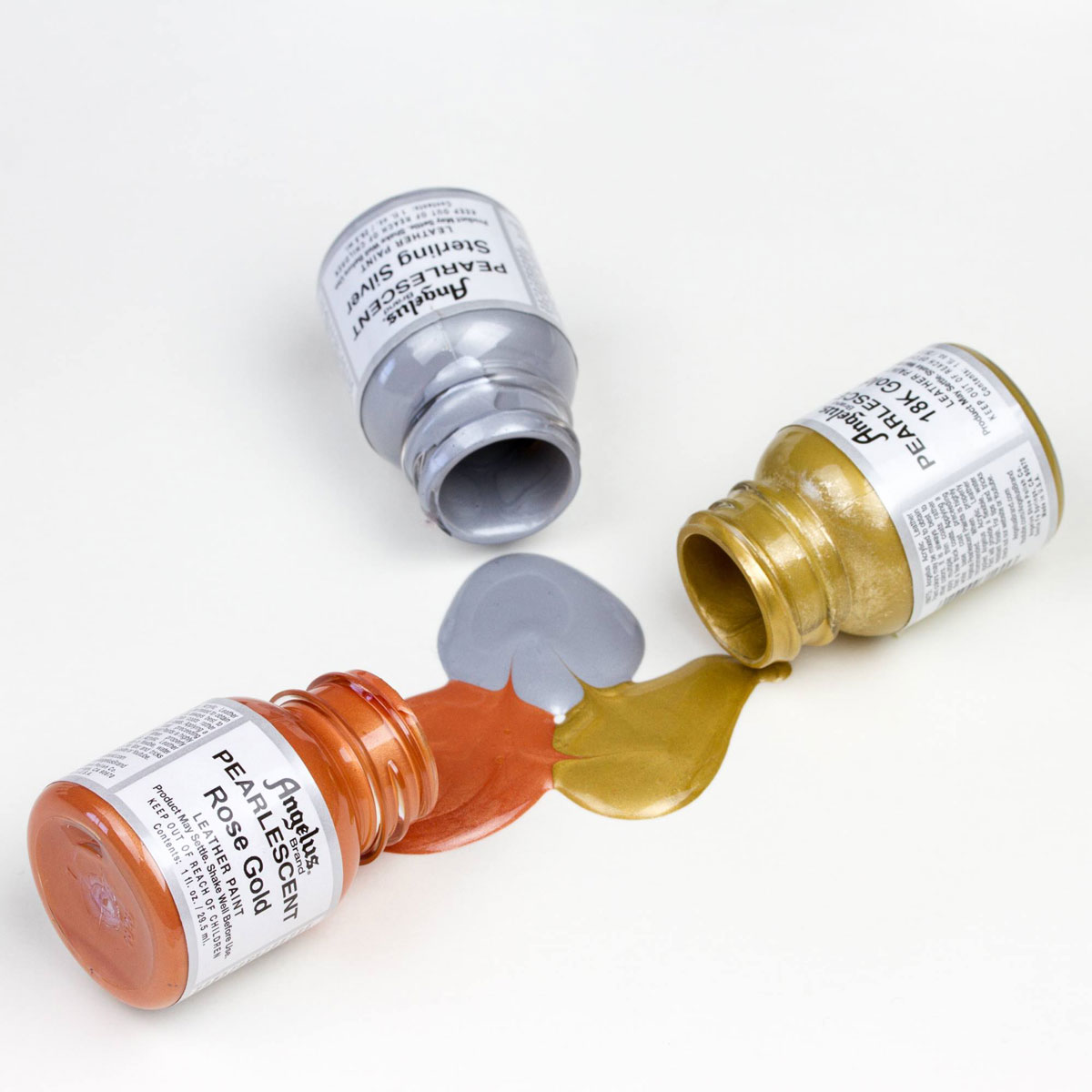 Farby opalizujące do customizacji sneakersów - złota i srebrna. Farby do malowania butów, ubrań i akcesoriów.