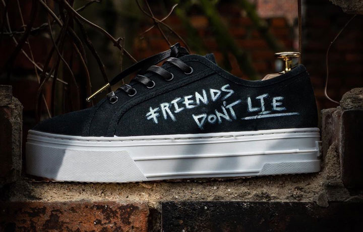 Custom Stranger Things by @zoyamoth x @pimpmyshoesofficial