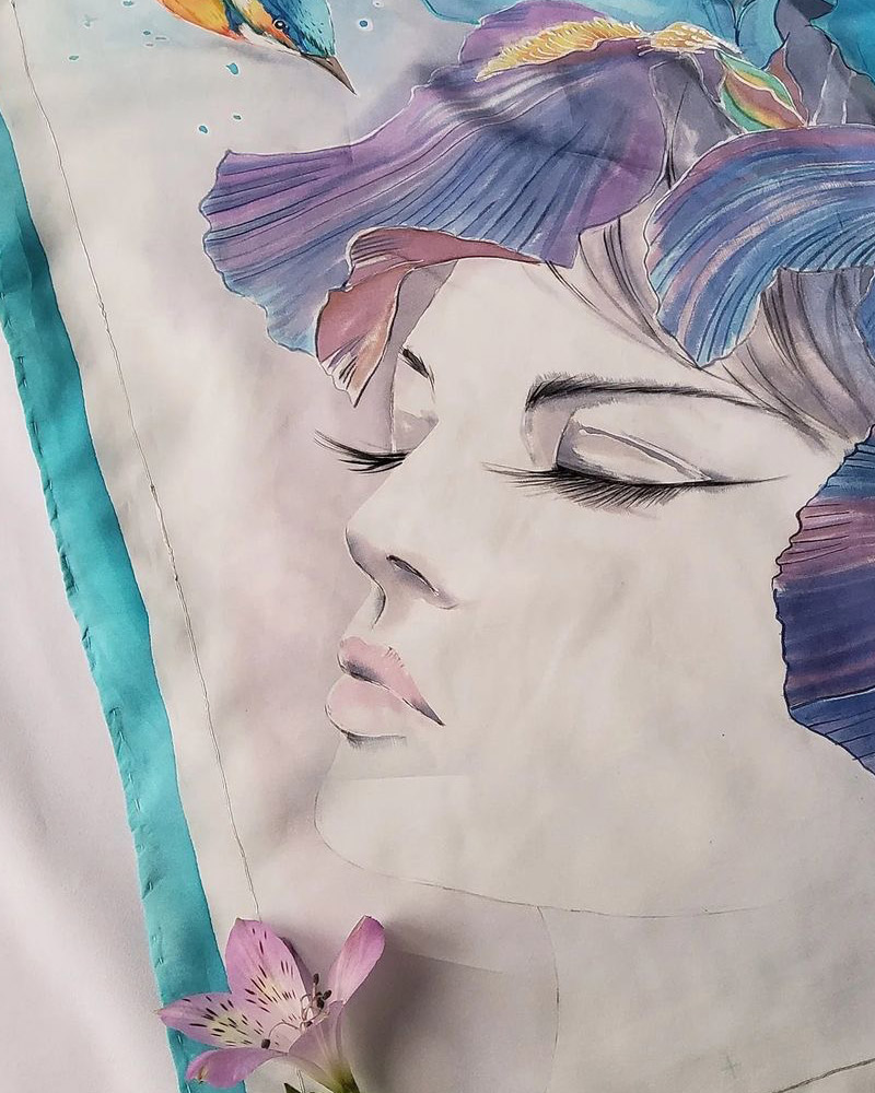 Ręcznie malowane jedwabne chusty, poszetki i sukienki. Barwniki i farby do tkanin.