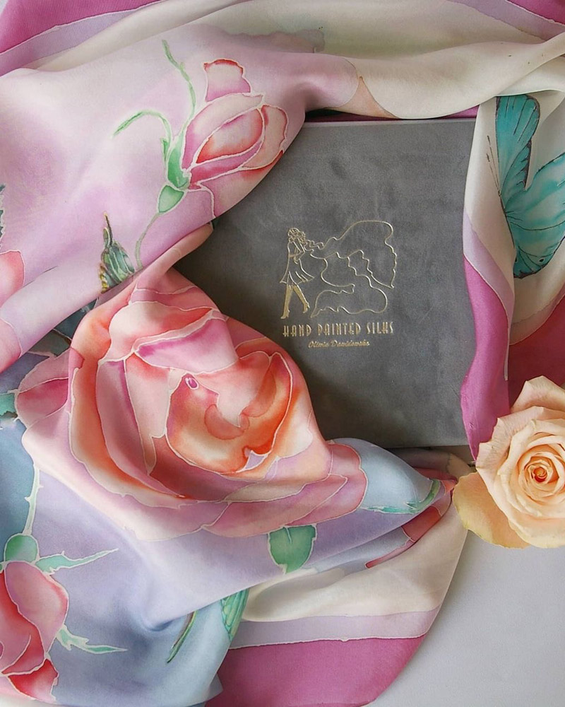 Akcesoria, farby i barwniki do jedwabiu oraz tkanin.