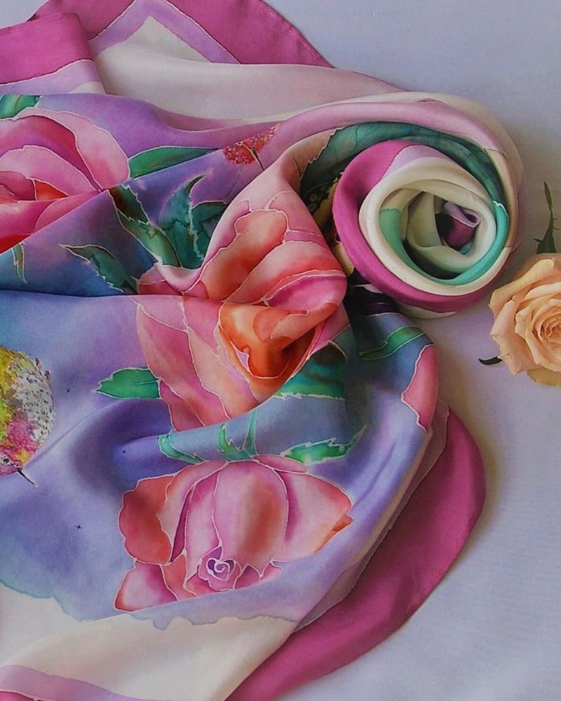 Jedwabne rękodzieło. Barwniki do tkanin, jedwabiu. Ręcznie malowane ubrania.