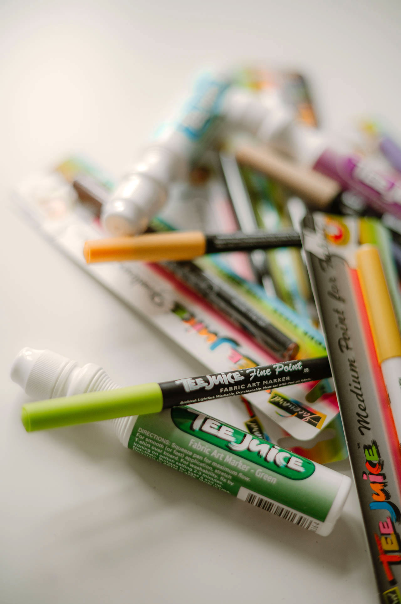 Pisaki, markery do malowania koszulek, bluz, kurtek jeansowych, butów